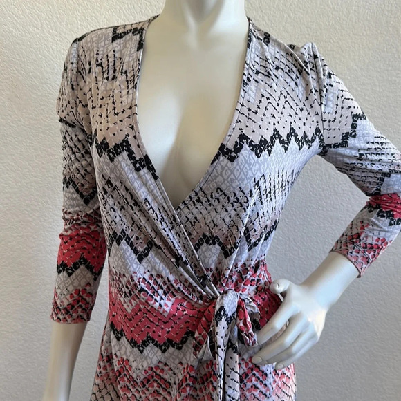 BCBGMaxAzria Size XXS Adele Diamond Patterned Wrap Mini Dress - Picture 5 of 9